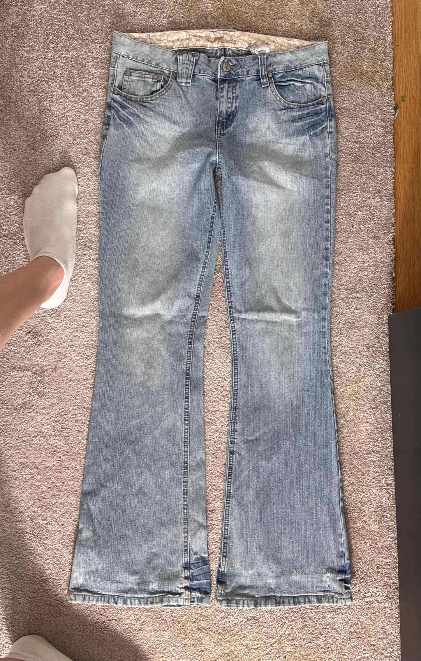 Utsvängda jeans stl: S