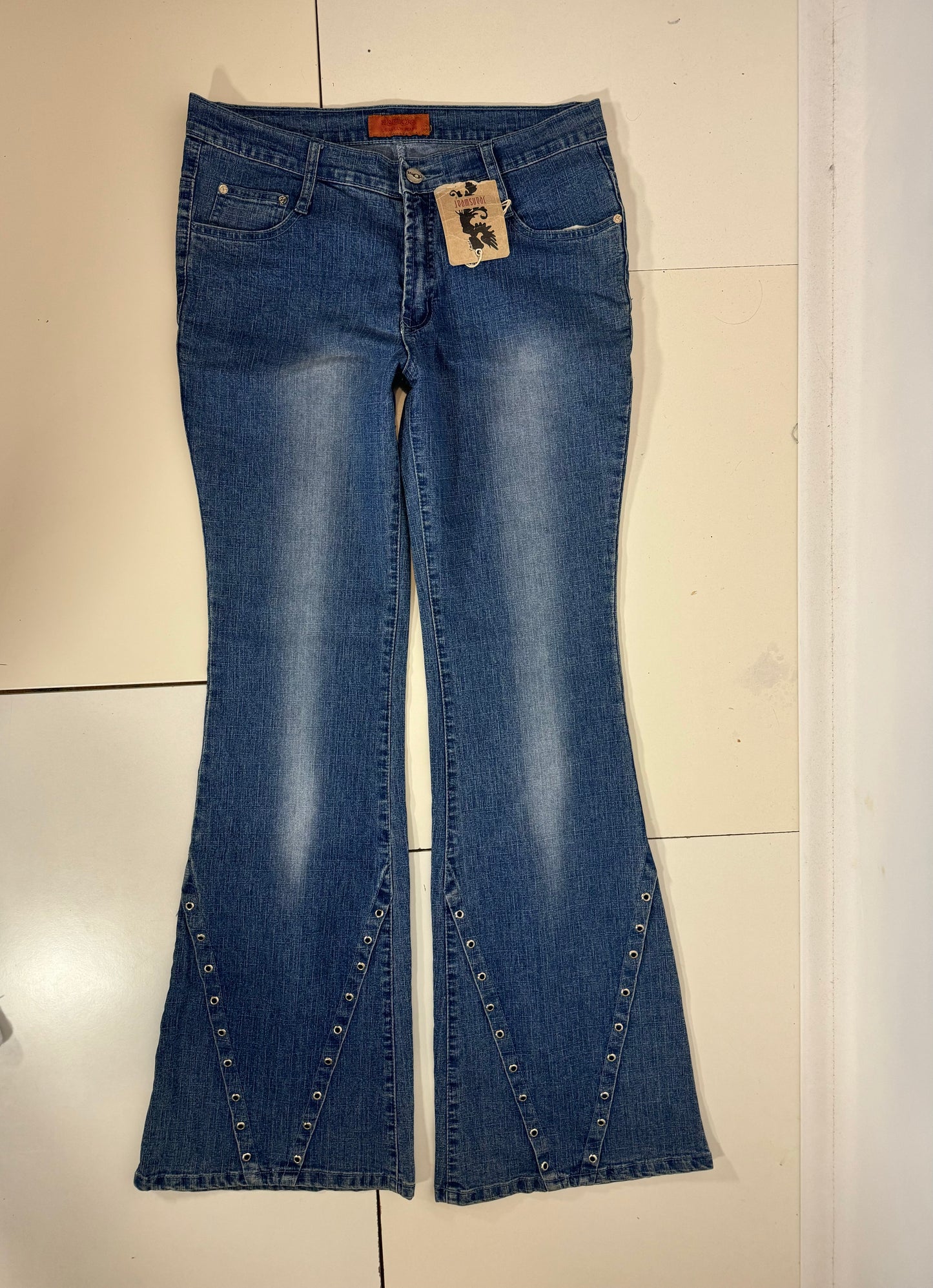 Utsvängda jeans stl: M