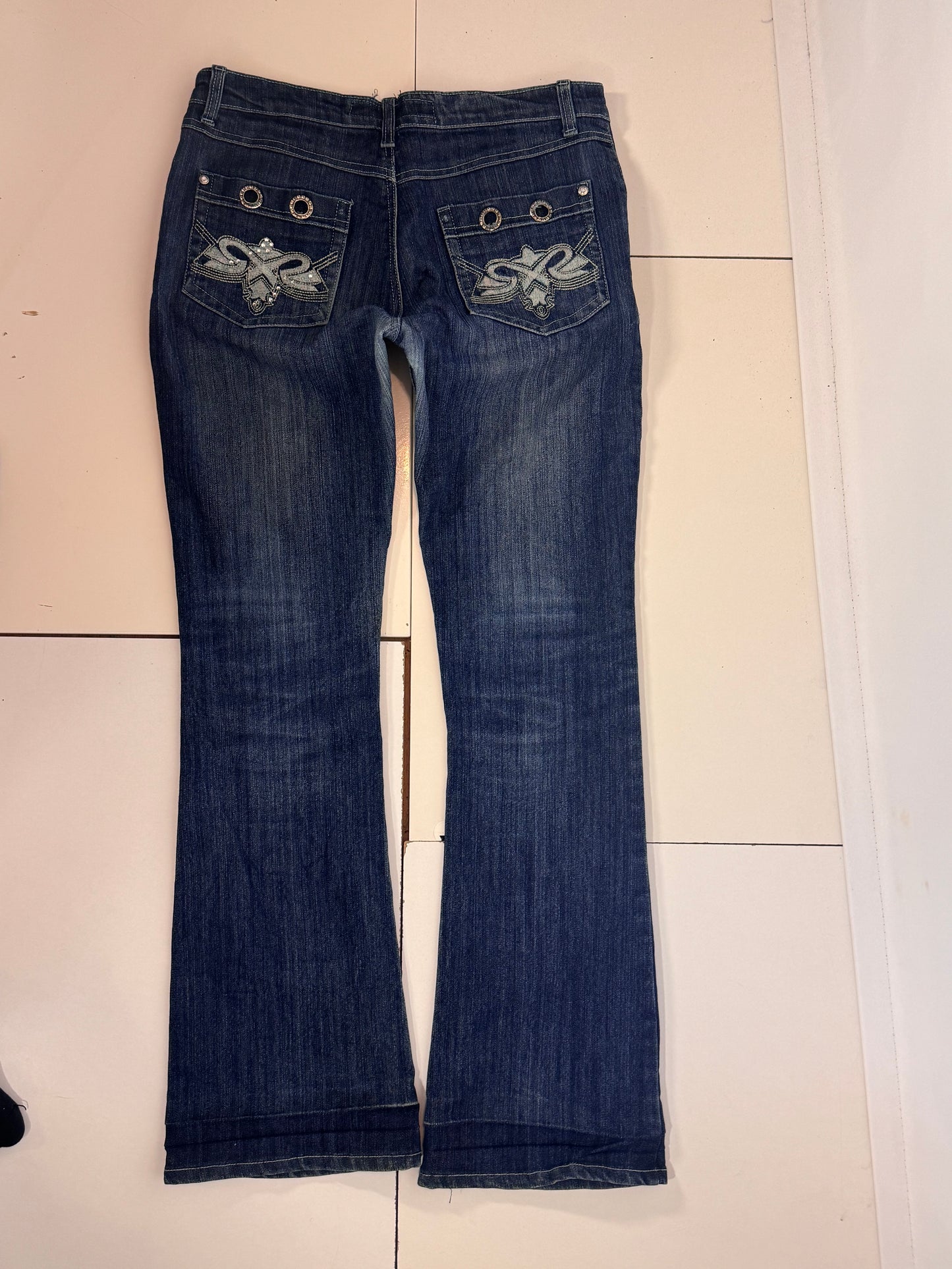 Utsvängda jeans stl: M