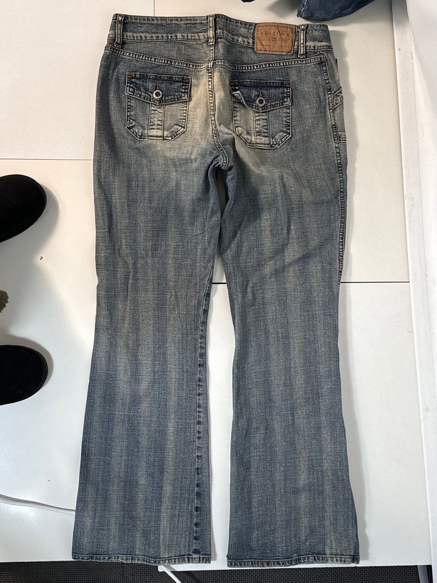 Utsvängda jeans stl: M
