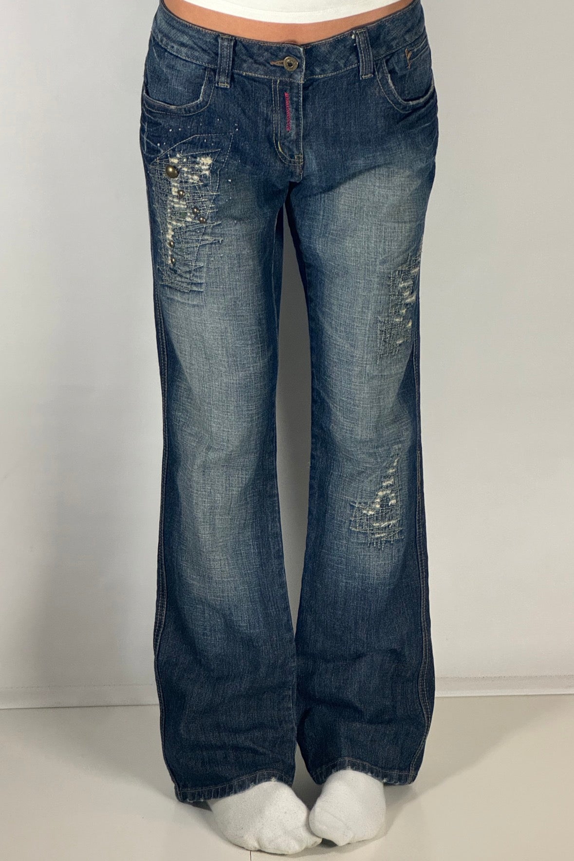 Utsvängda jeans stl: M