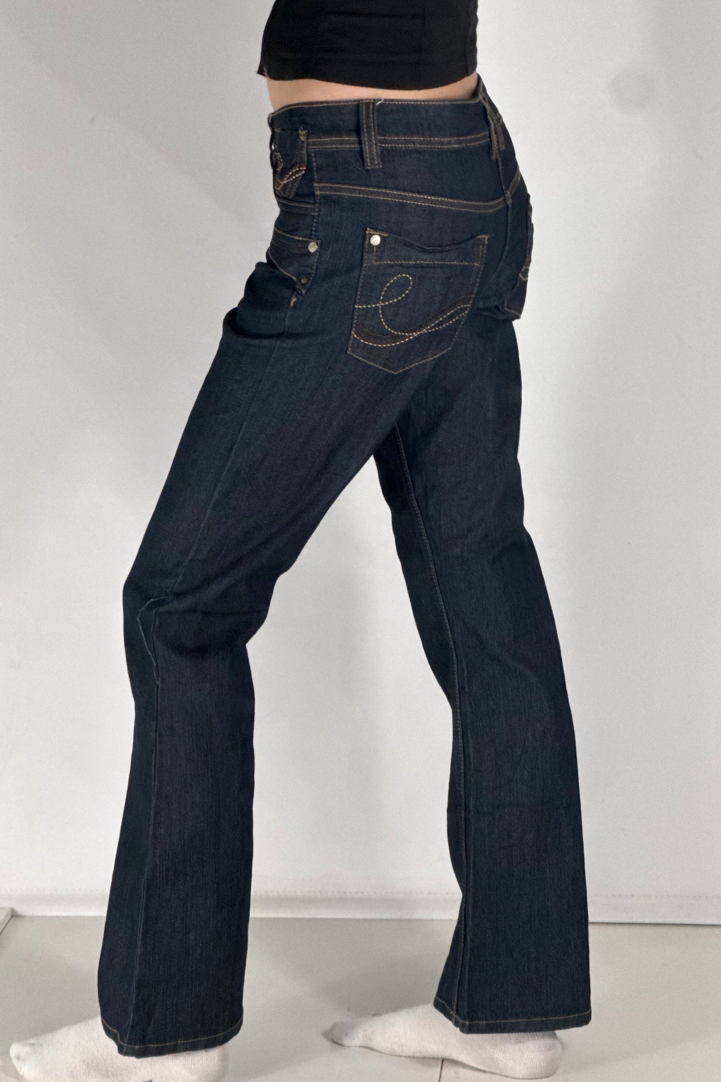 Utsvängda jeans stl: S