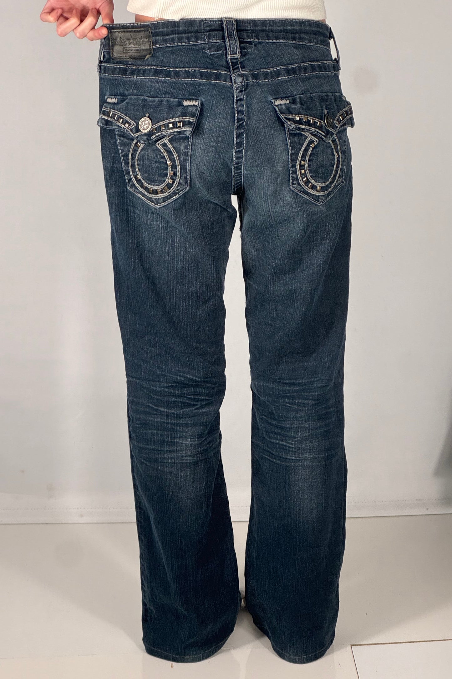 Utsvängda jeans stl: M