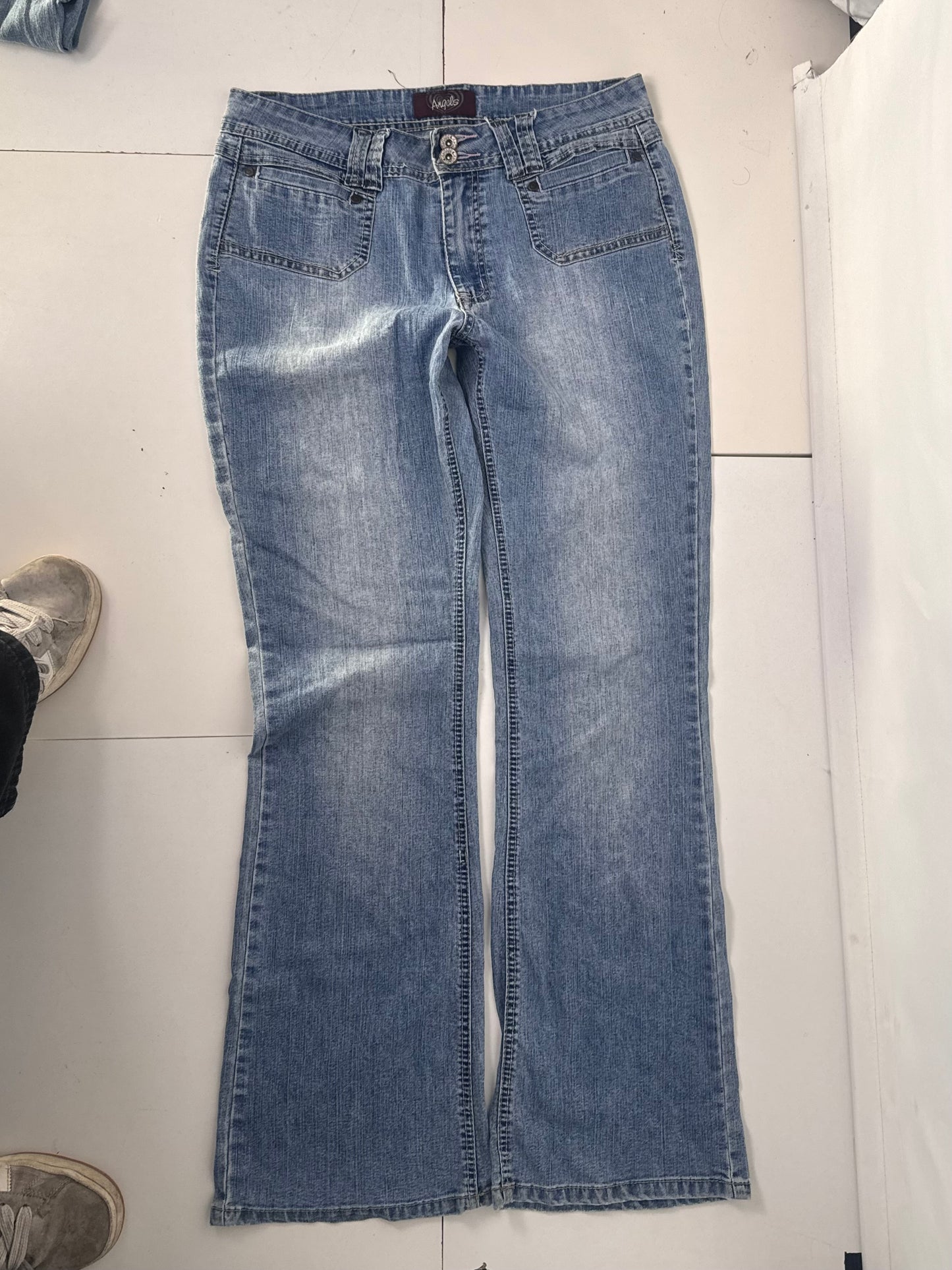 Utsvängda jeans stl: M