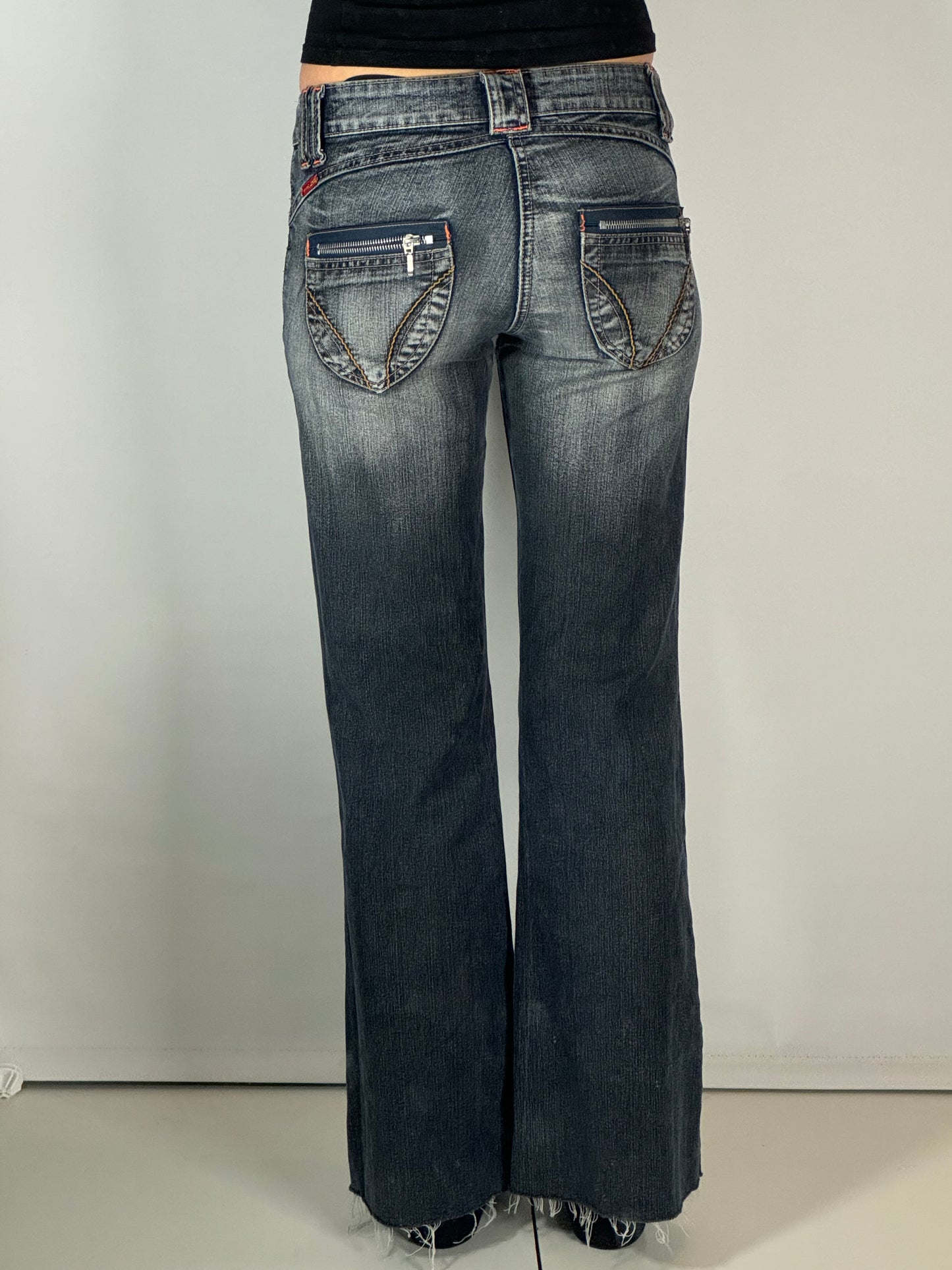 Utsvängda jeans stl: XS