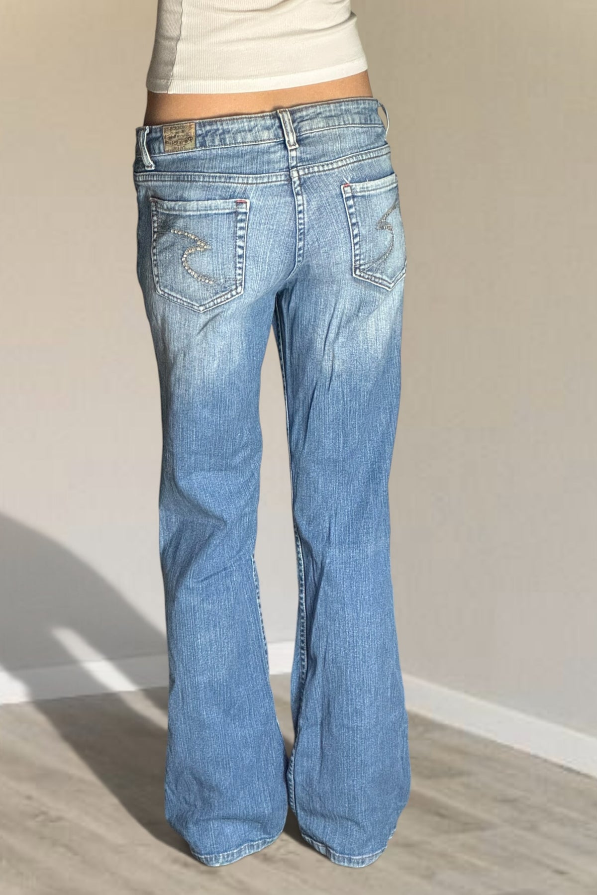 Utsvängda jeans stl: S
