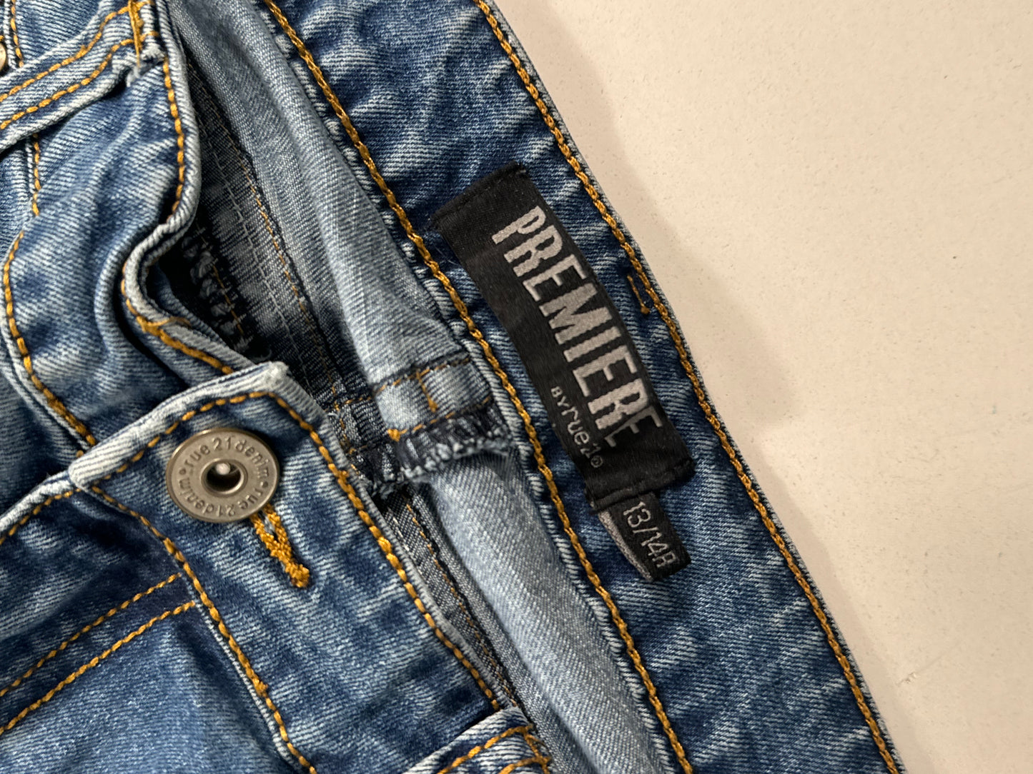 Utsvängda jeans stl: L