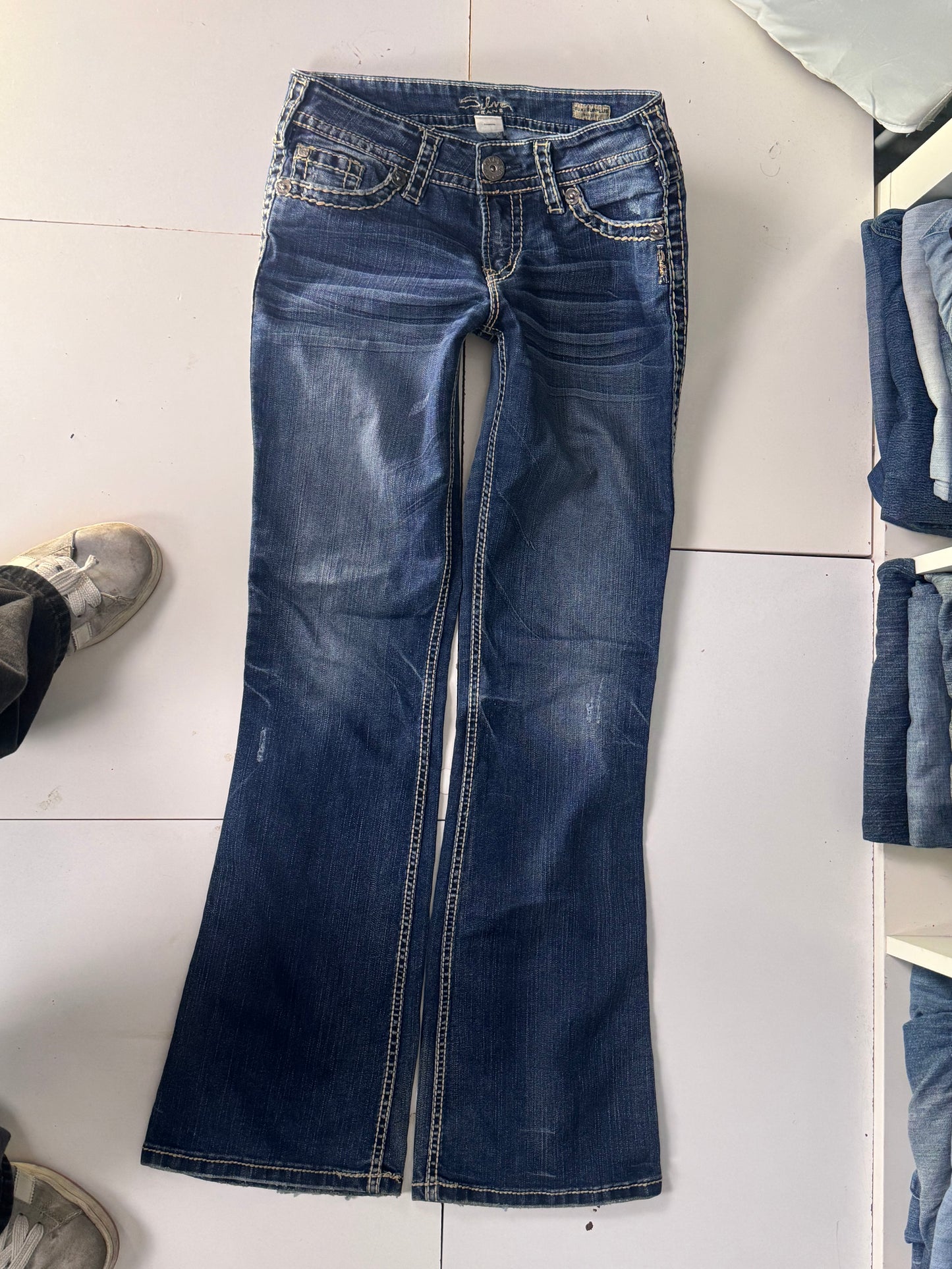 Utsvängda jeans stl: S