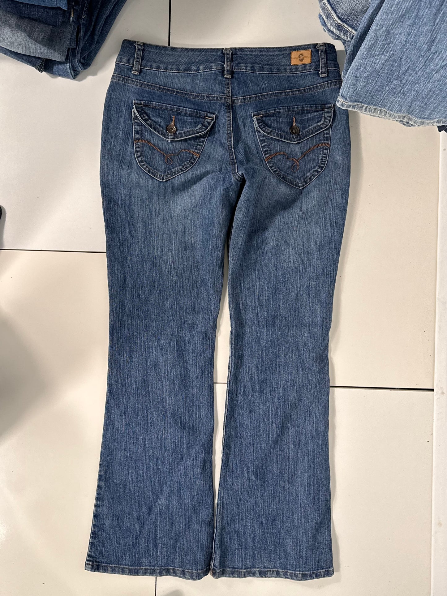 Utsvängda jeans stl: M