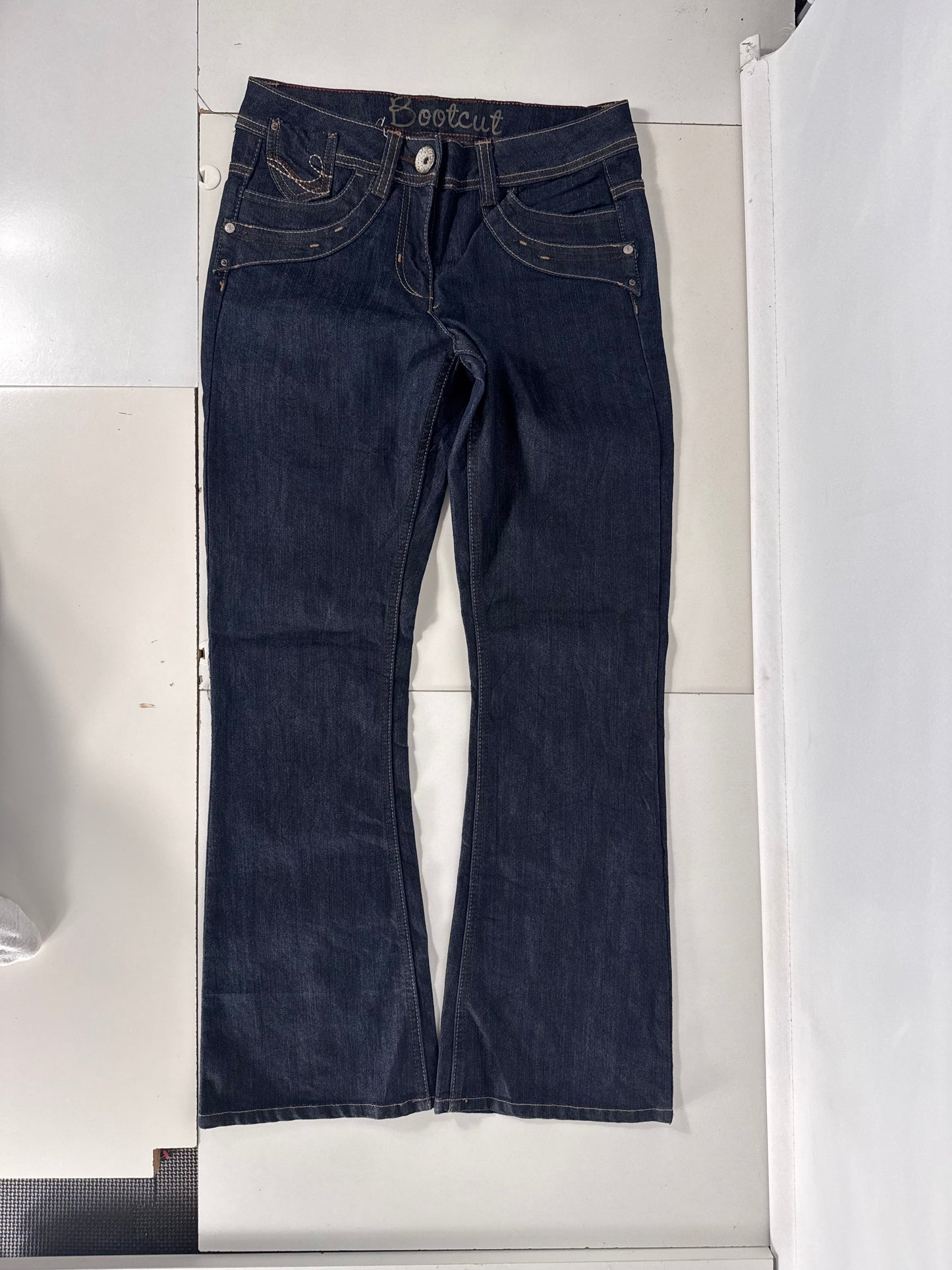 Utsvängda jeans stl: S