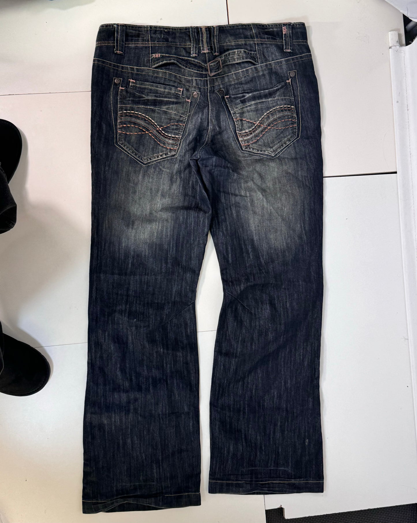 Utsvängda jeans stl: L