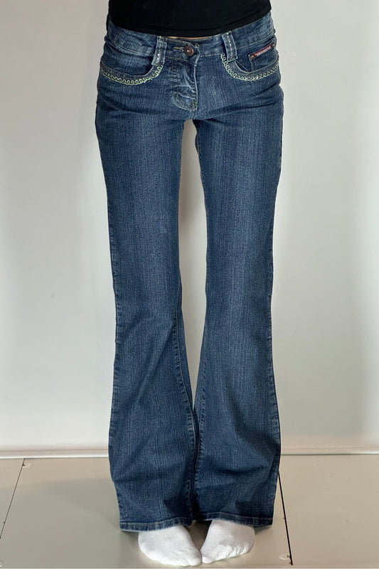 Utsvängda jeans stl: XS