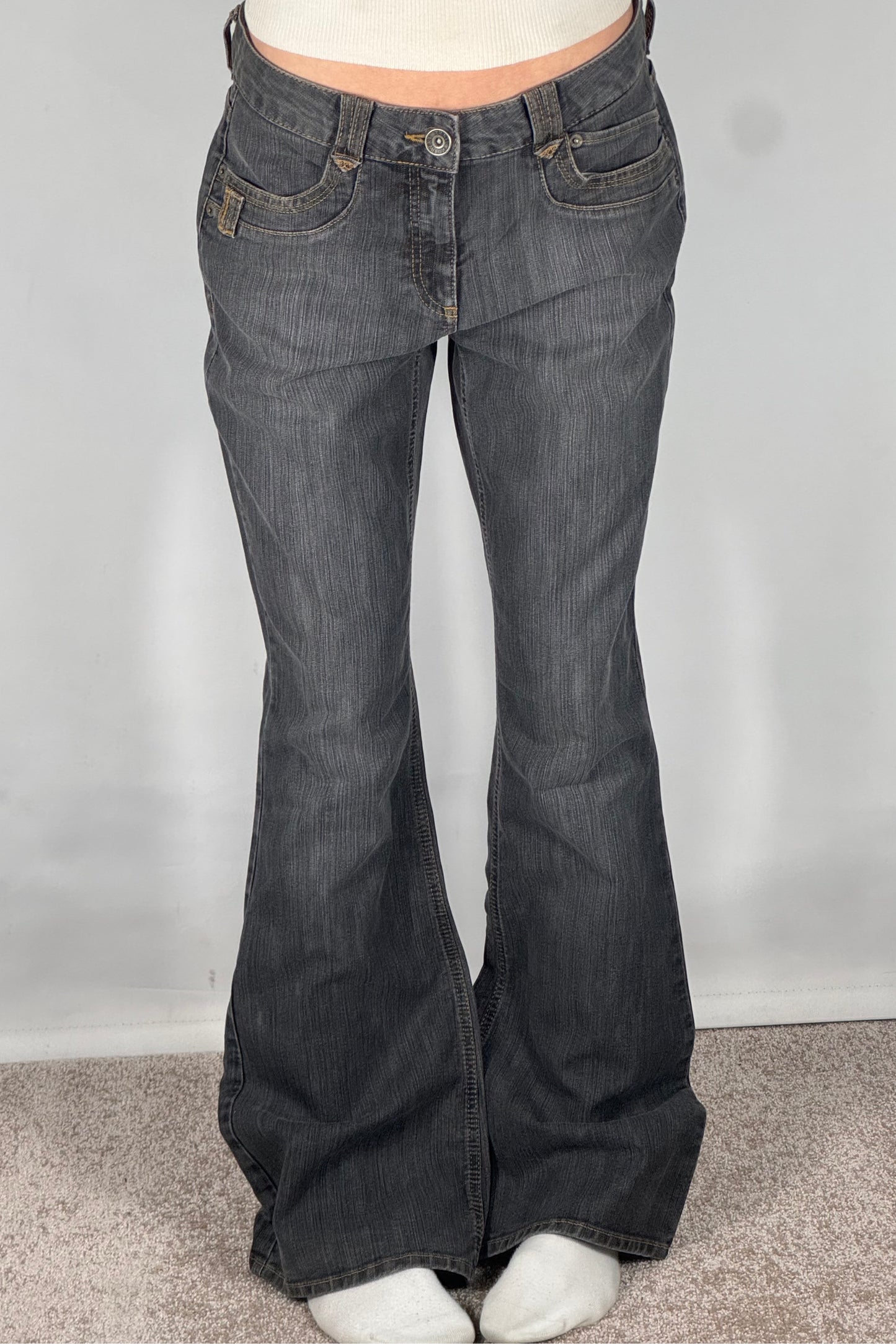 Utsvängda jeans stl: S