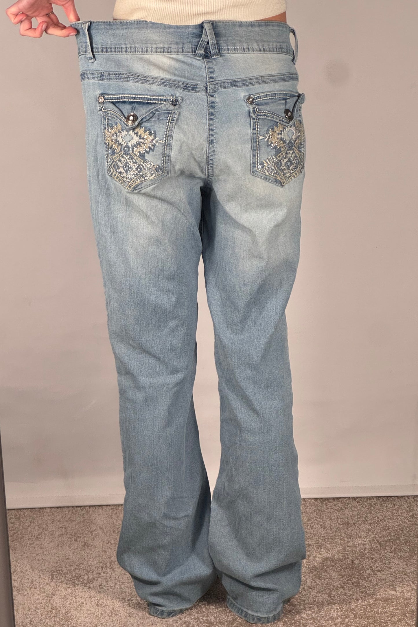 Utsvängda jeans stl: M