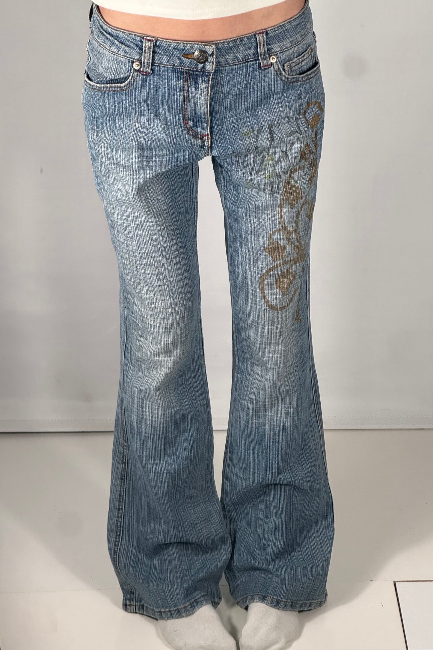 Utsvängda jeans stl: S