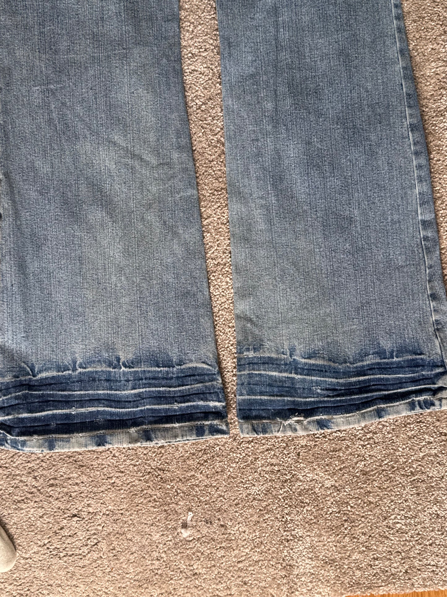 Utsvängda jeans stl: S