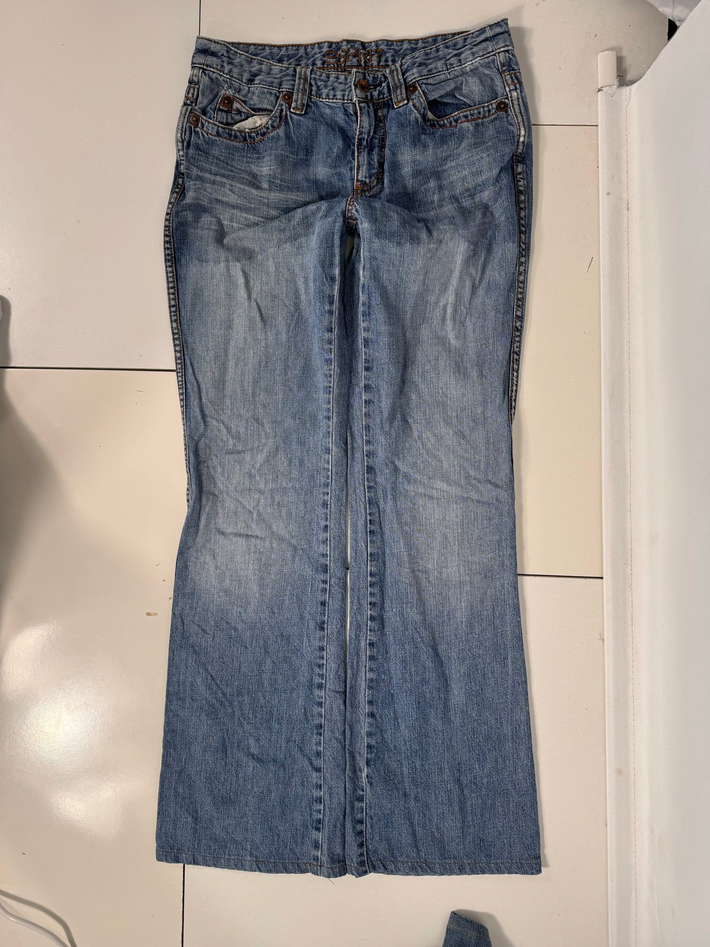 Utsvängda jeans stl: S