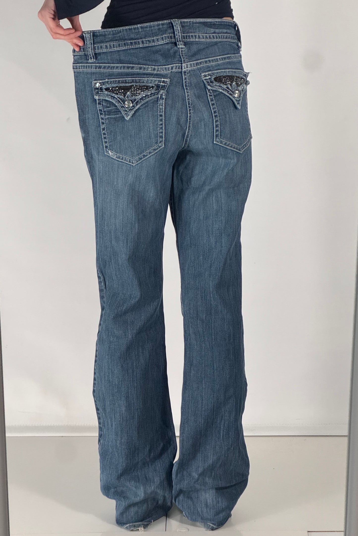 Utsvängda jeans stl: M