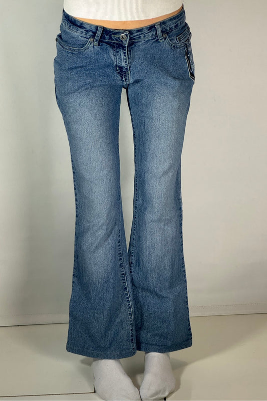 Utsvängda jeans stl: S