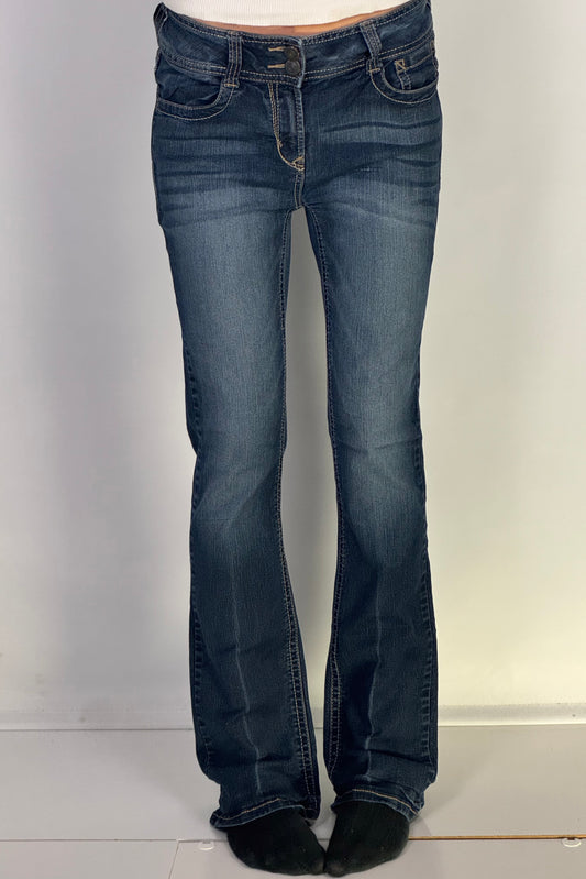 Utsvängda jeans stl: S