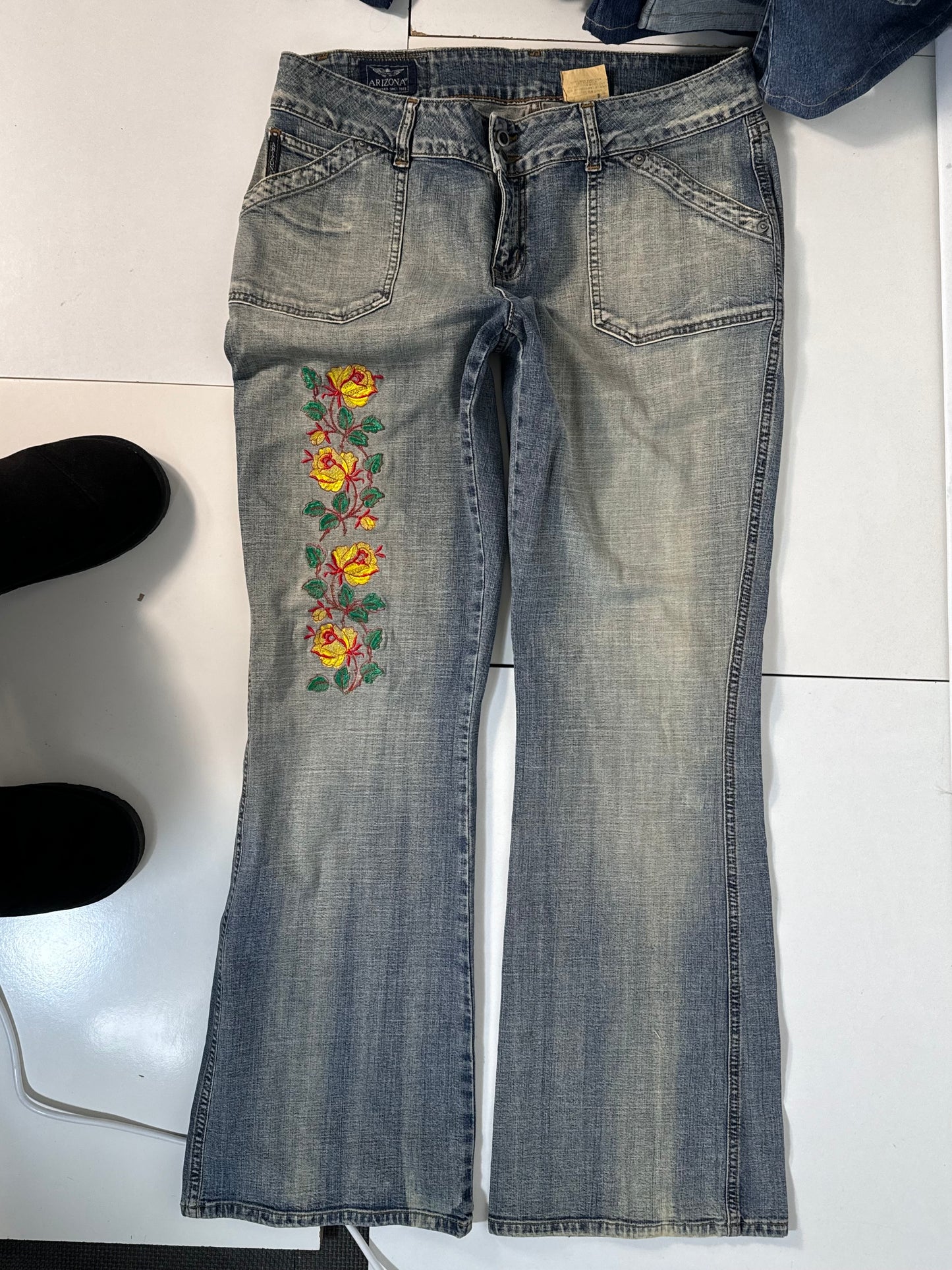 Utsvängda jeans stl: M