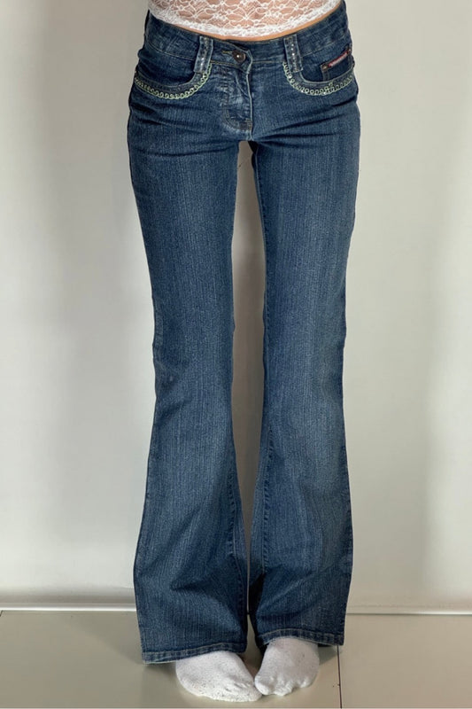 Utsvängda jeans stl: XS