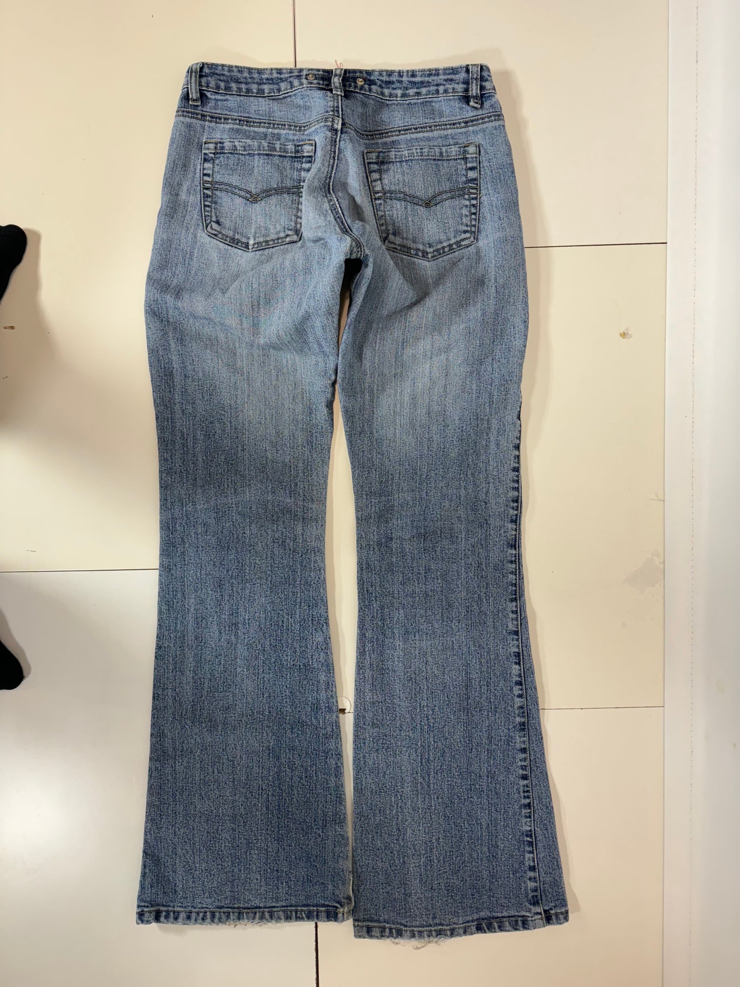 Utsvängda jeans stl: S