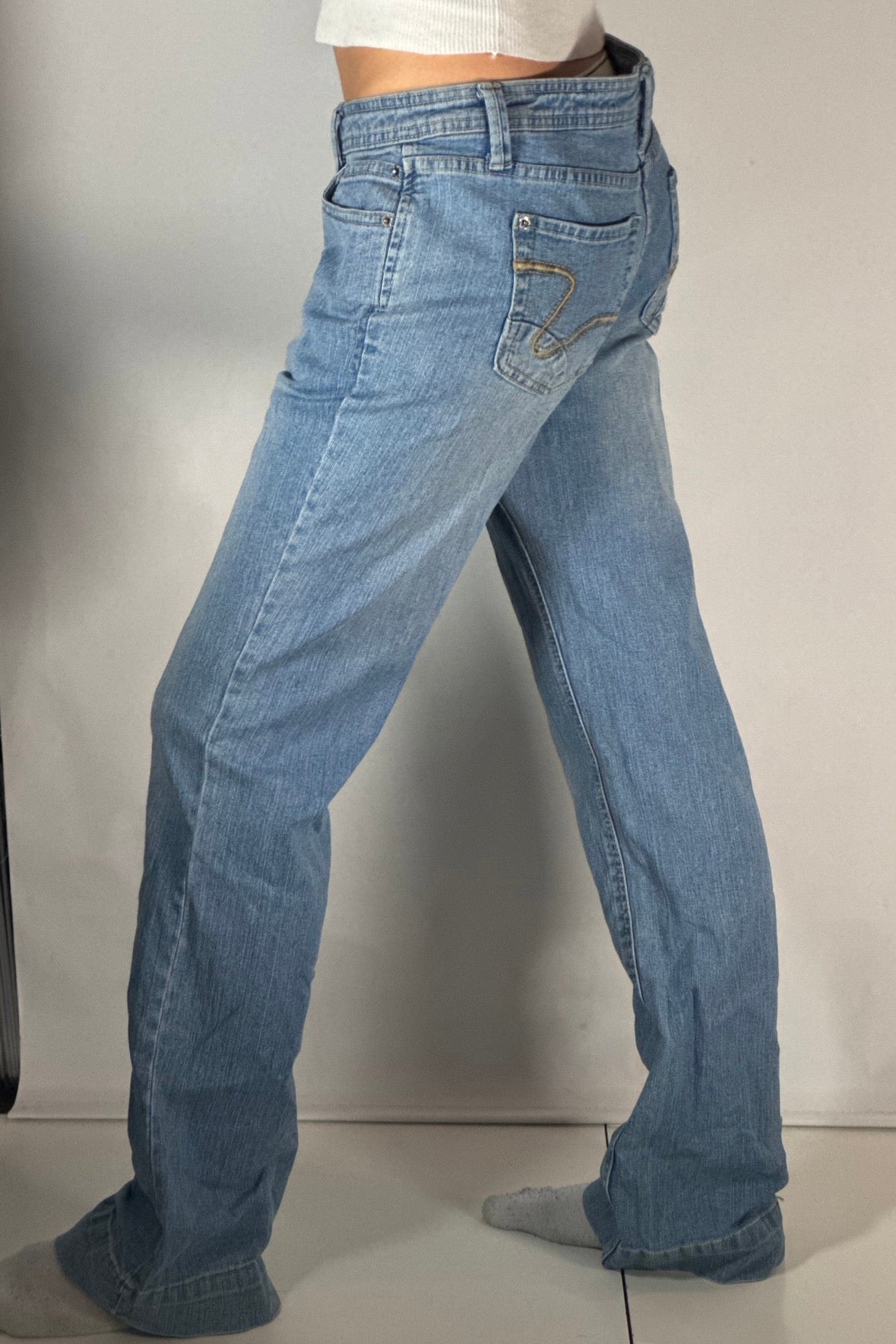 Utsvängda jeans stl: M