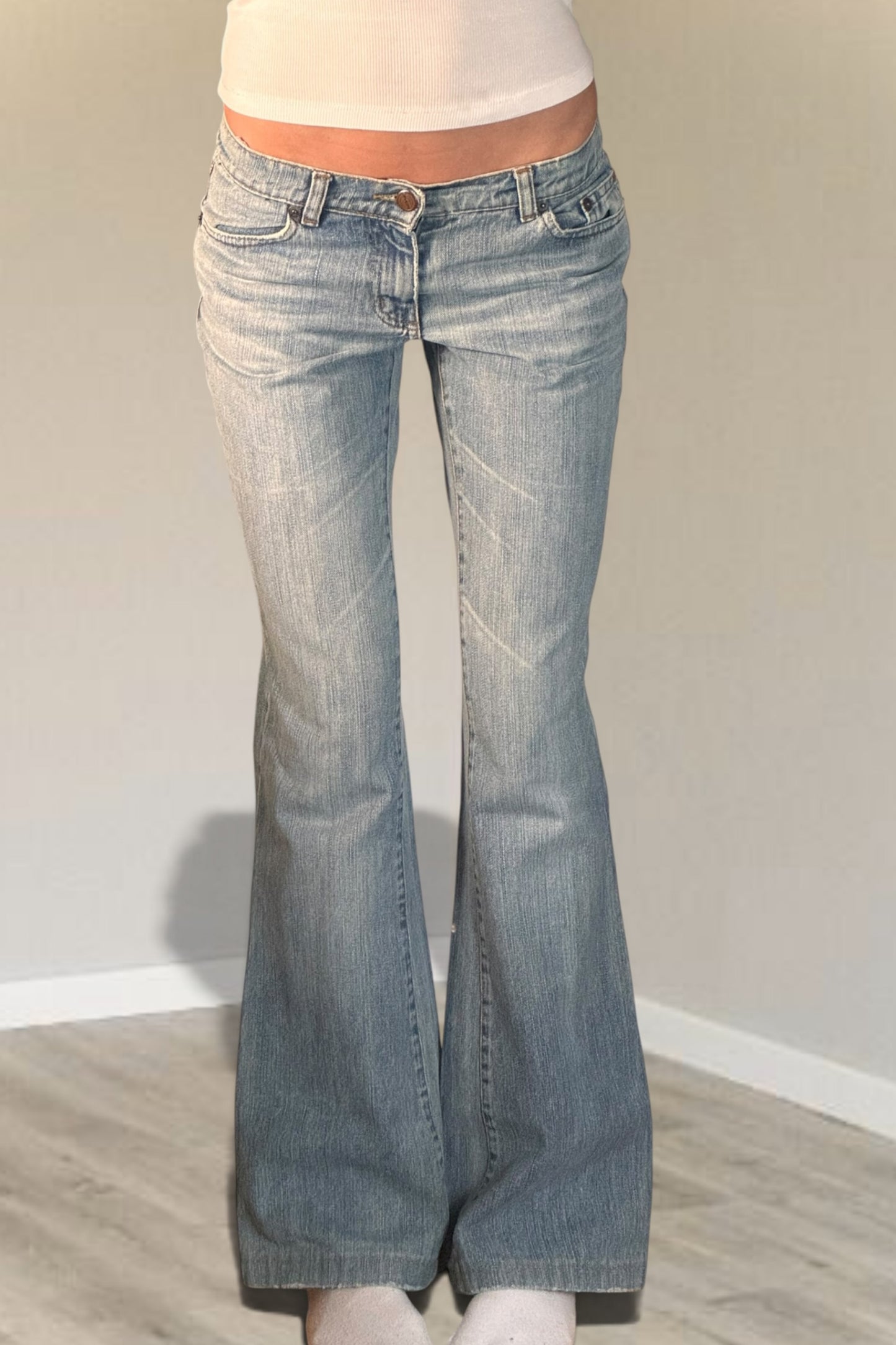 Low-rise jeans size: XS