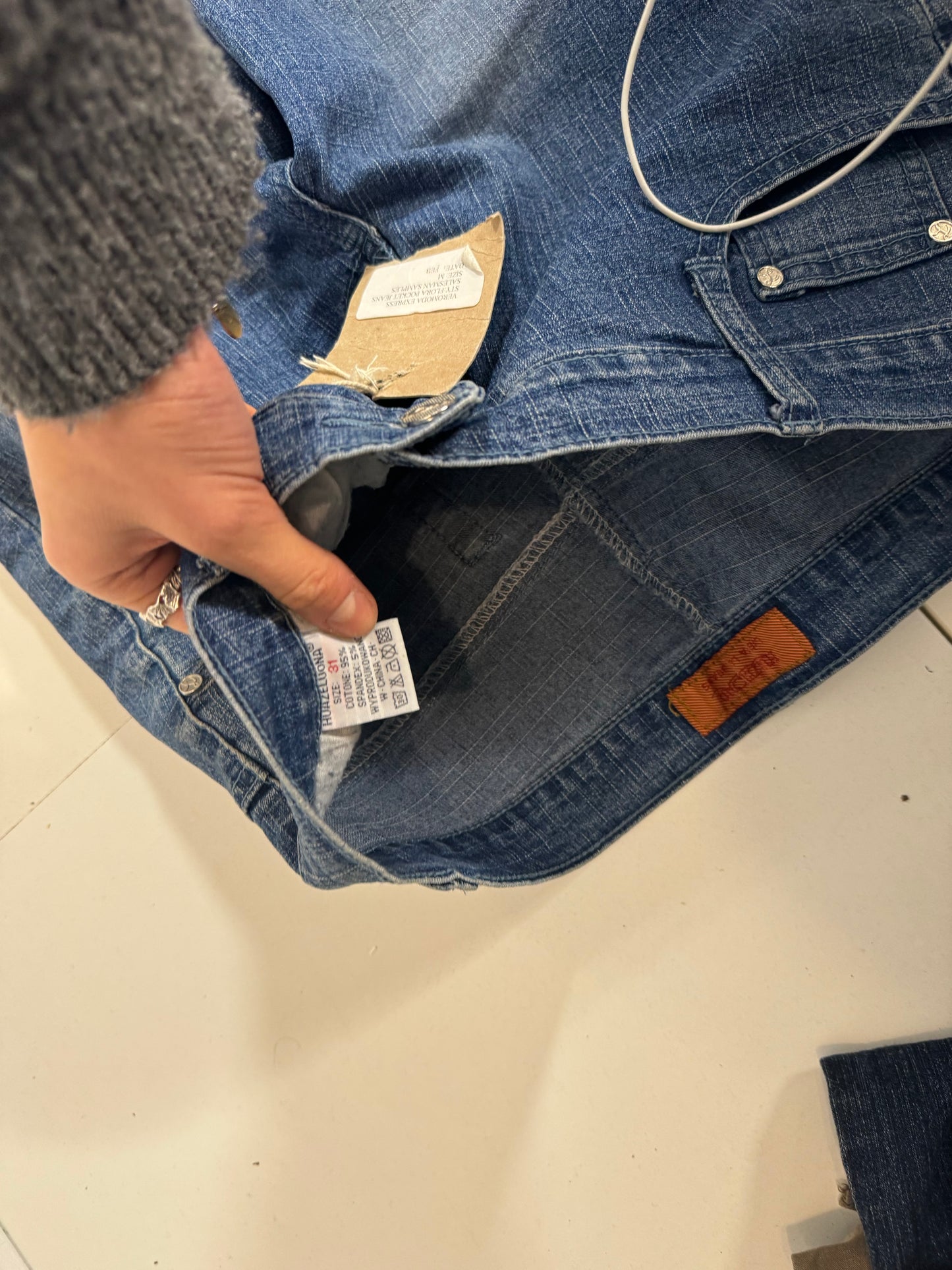 Utsvängda jeans stl: M