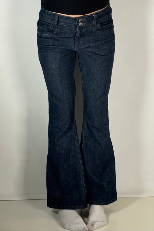 Utsvängda jeans stl: M
