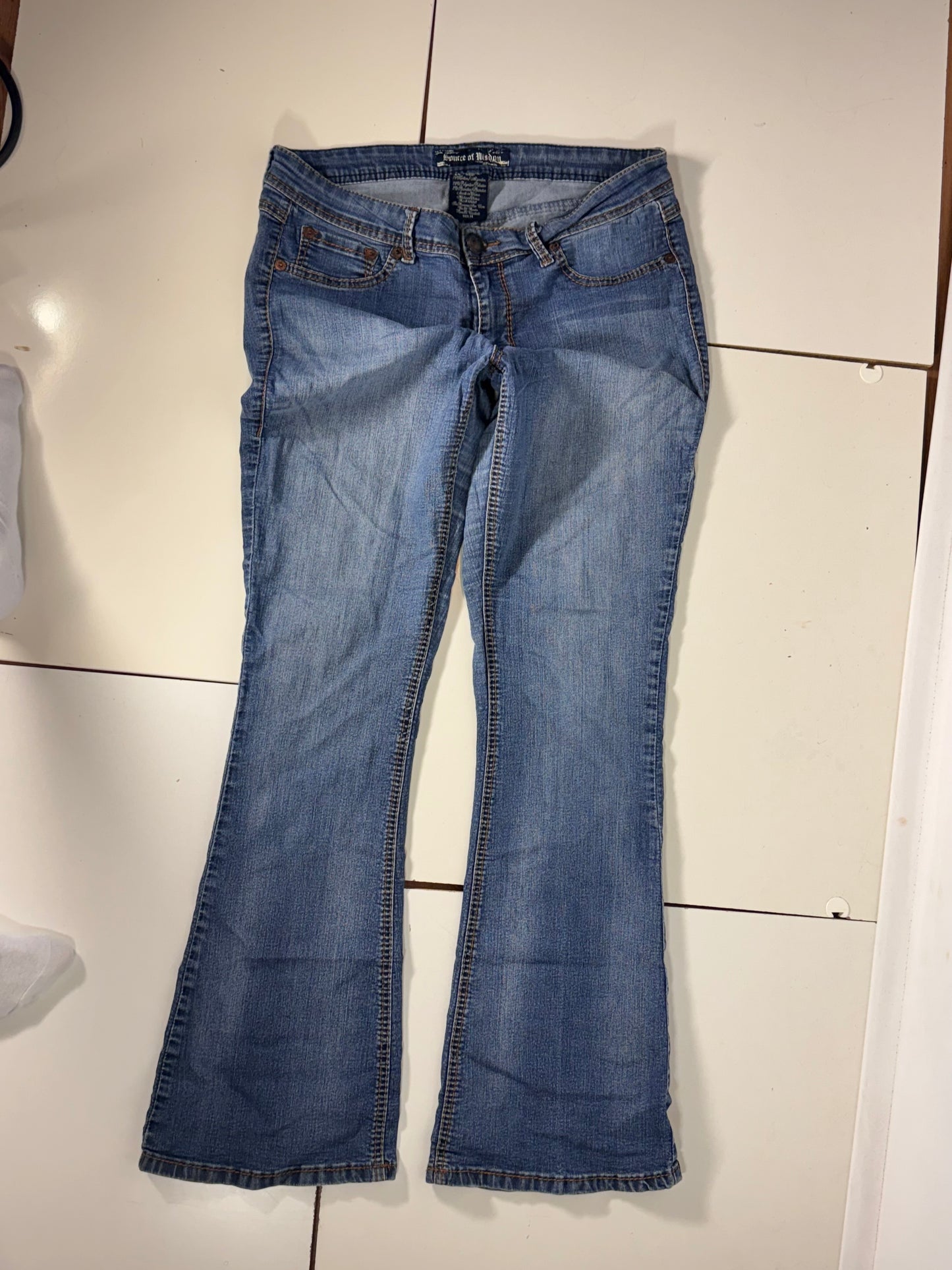 Utsvängda jeans stl: L