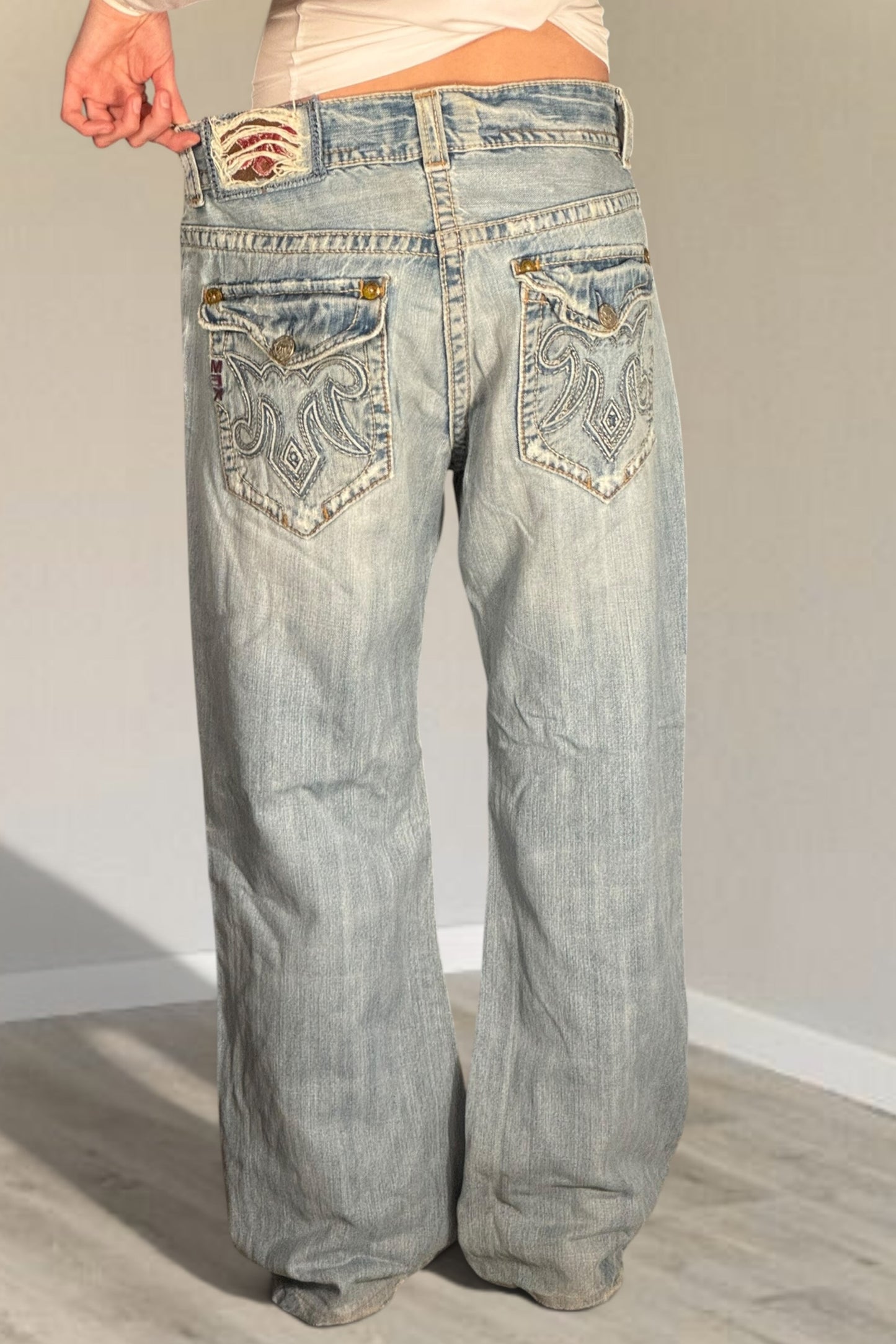 Utsvängda jeans stl: M