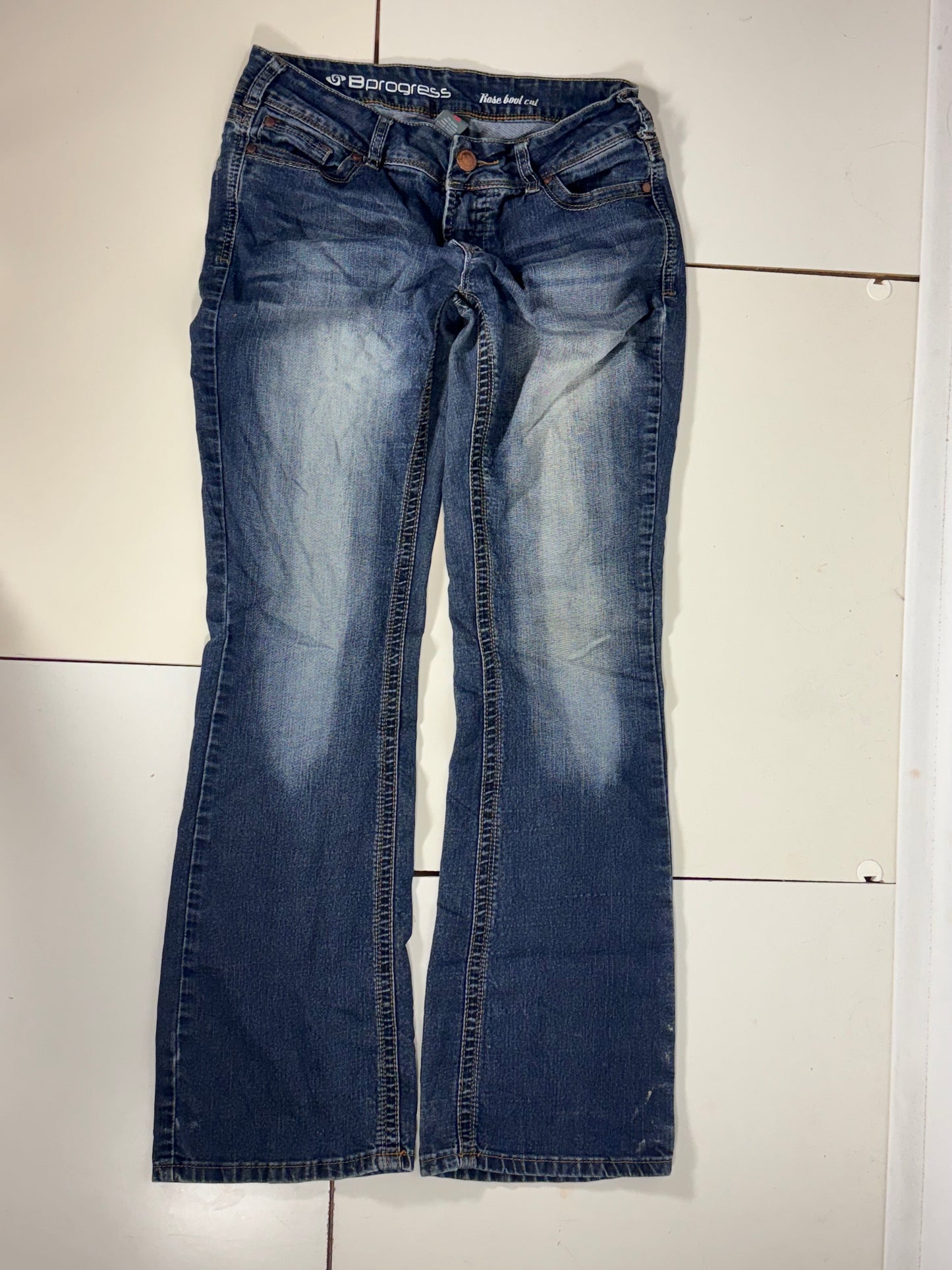 Utsvängda jeans stl: S