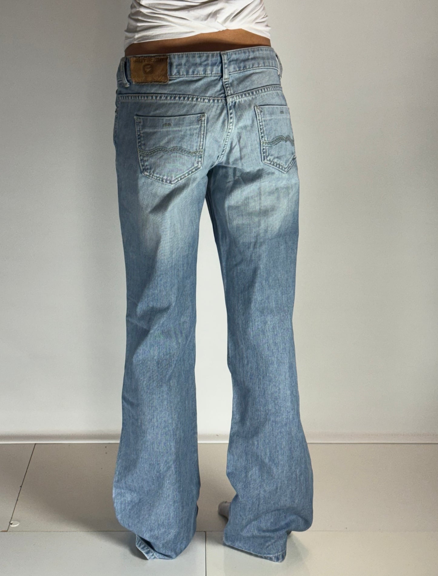 Lågmidjade jeans–stl: M