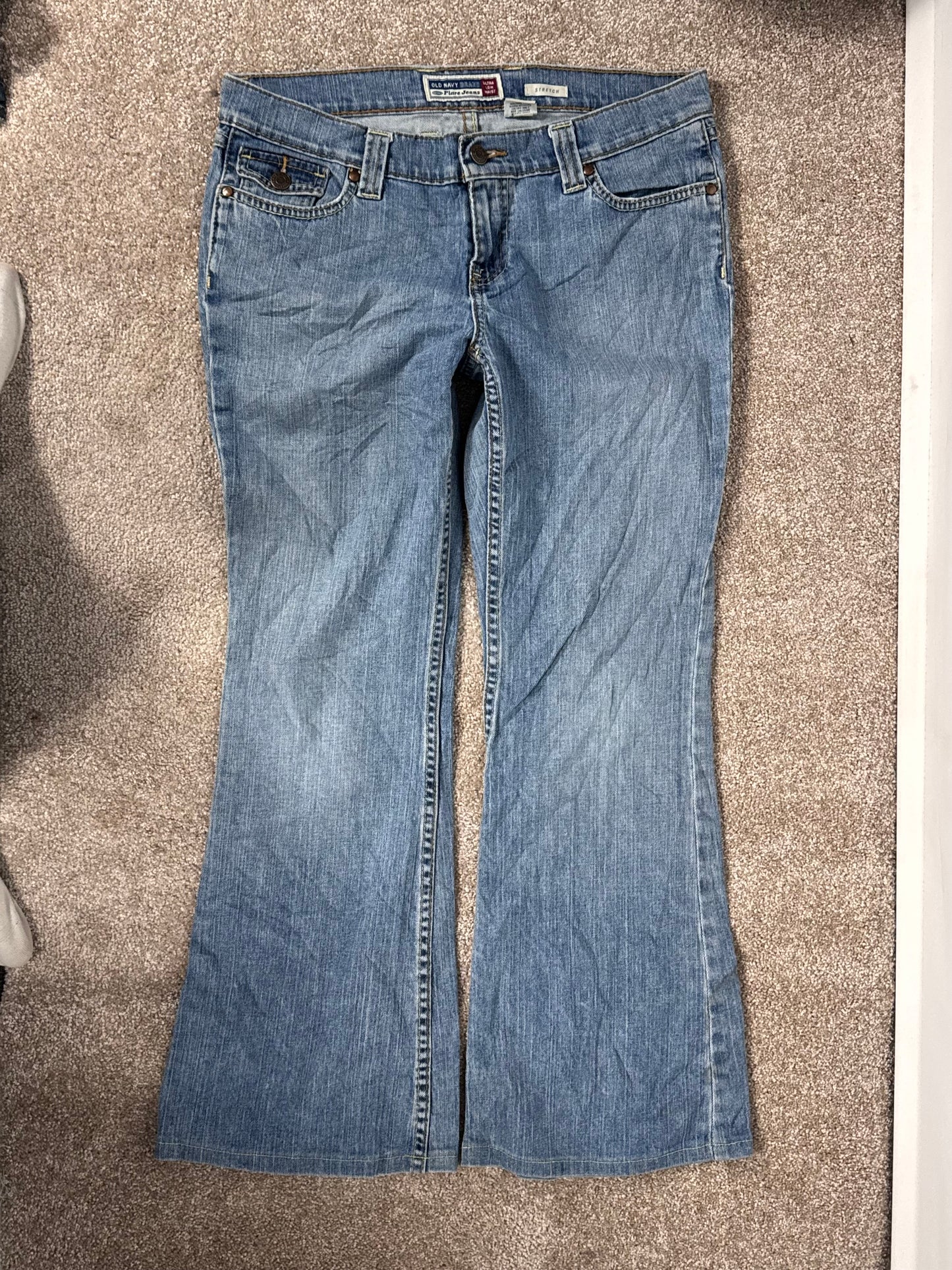 Utsvängda jeans stl: M