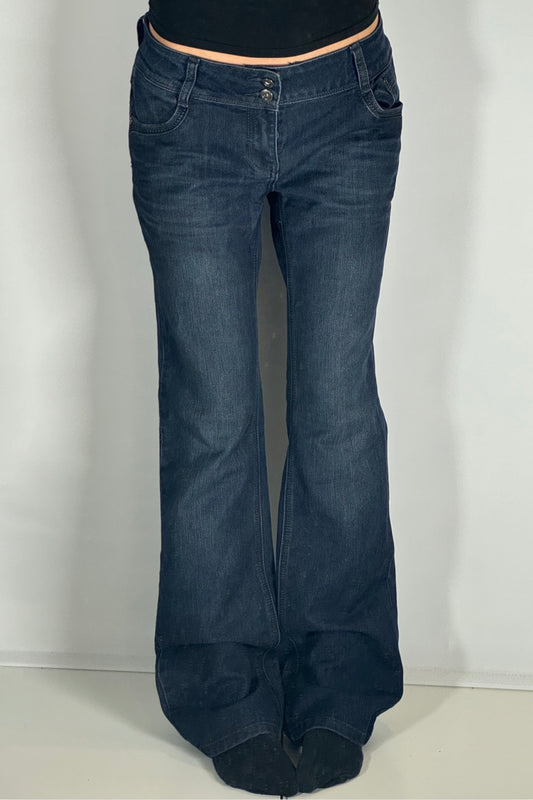 Utsvängda jeans stl: M