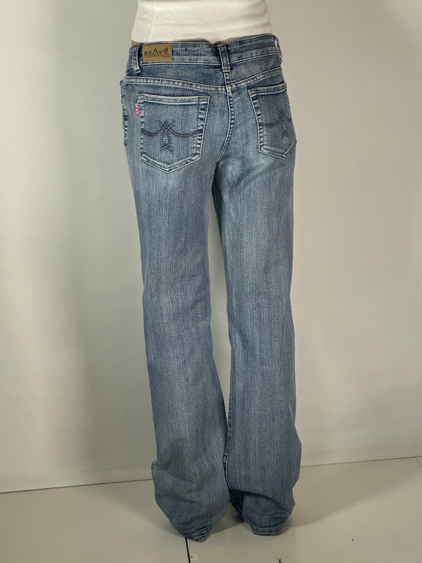 Utsvängda jeans stl: S