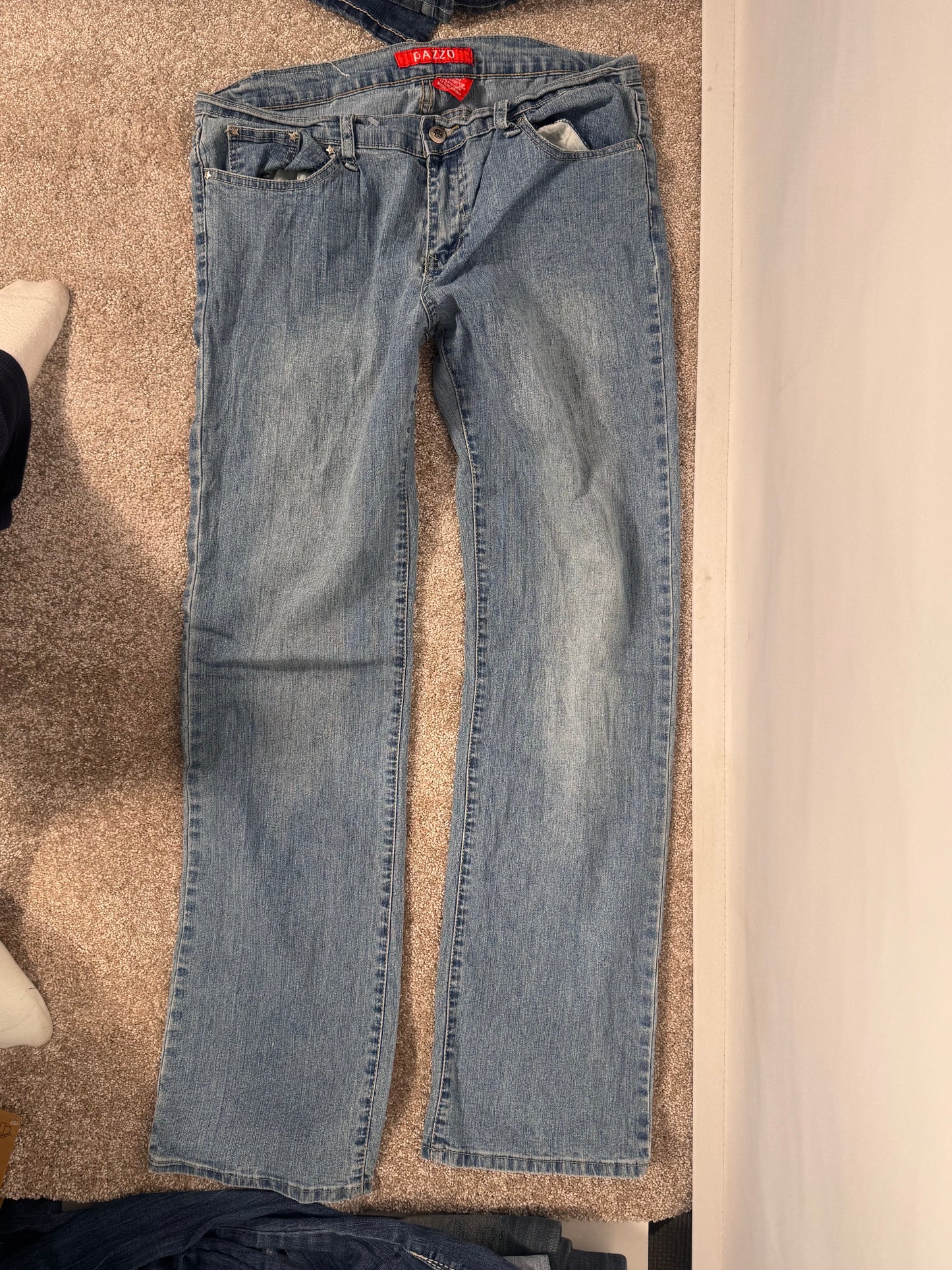 Utsvängda jeans stl: M