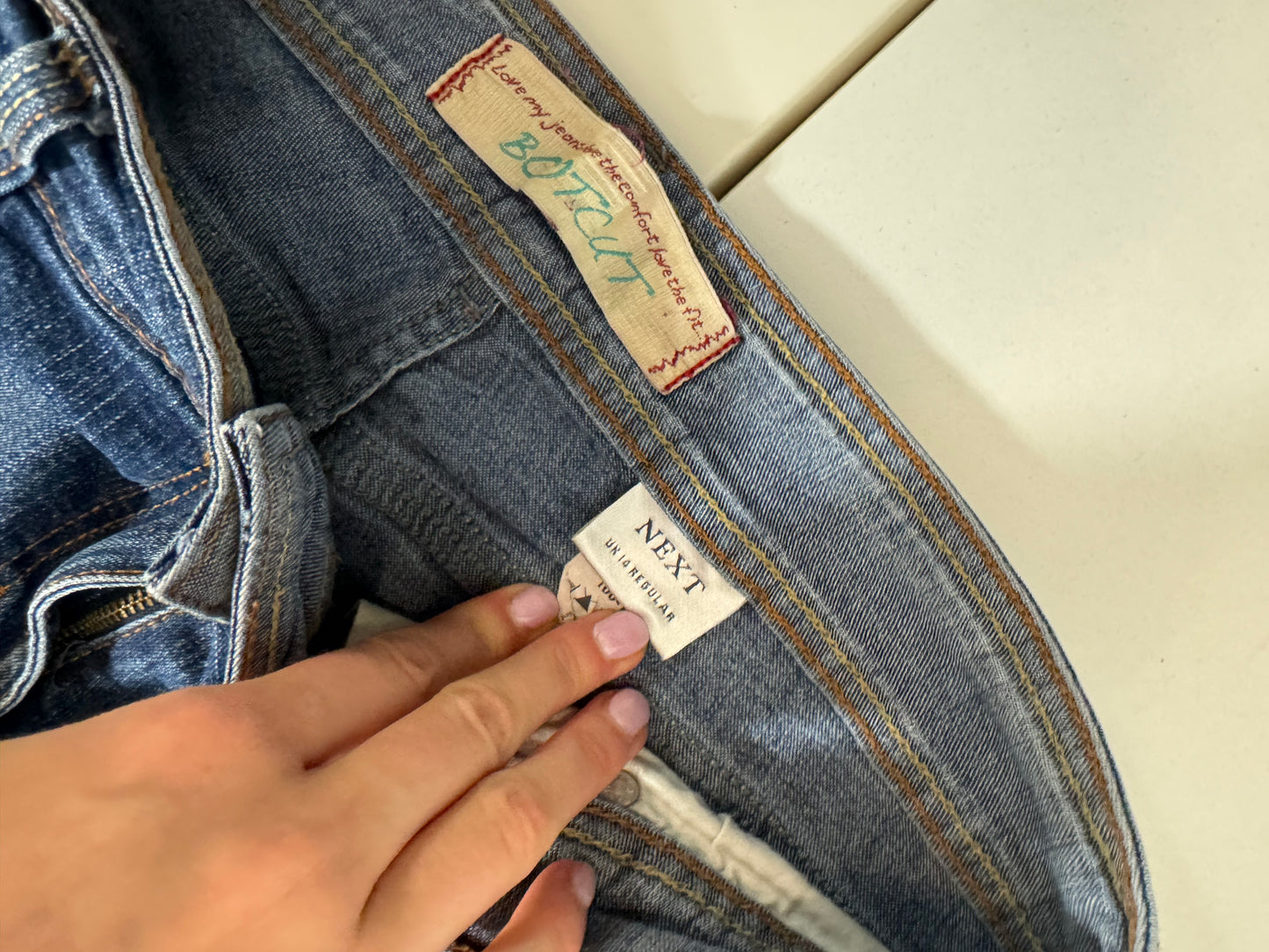 Utsvängda jeans stl: M