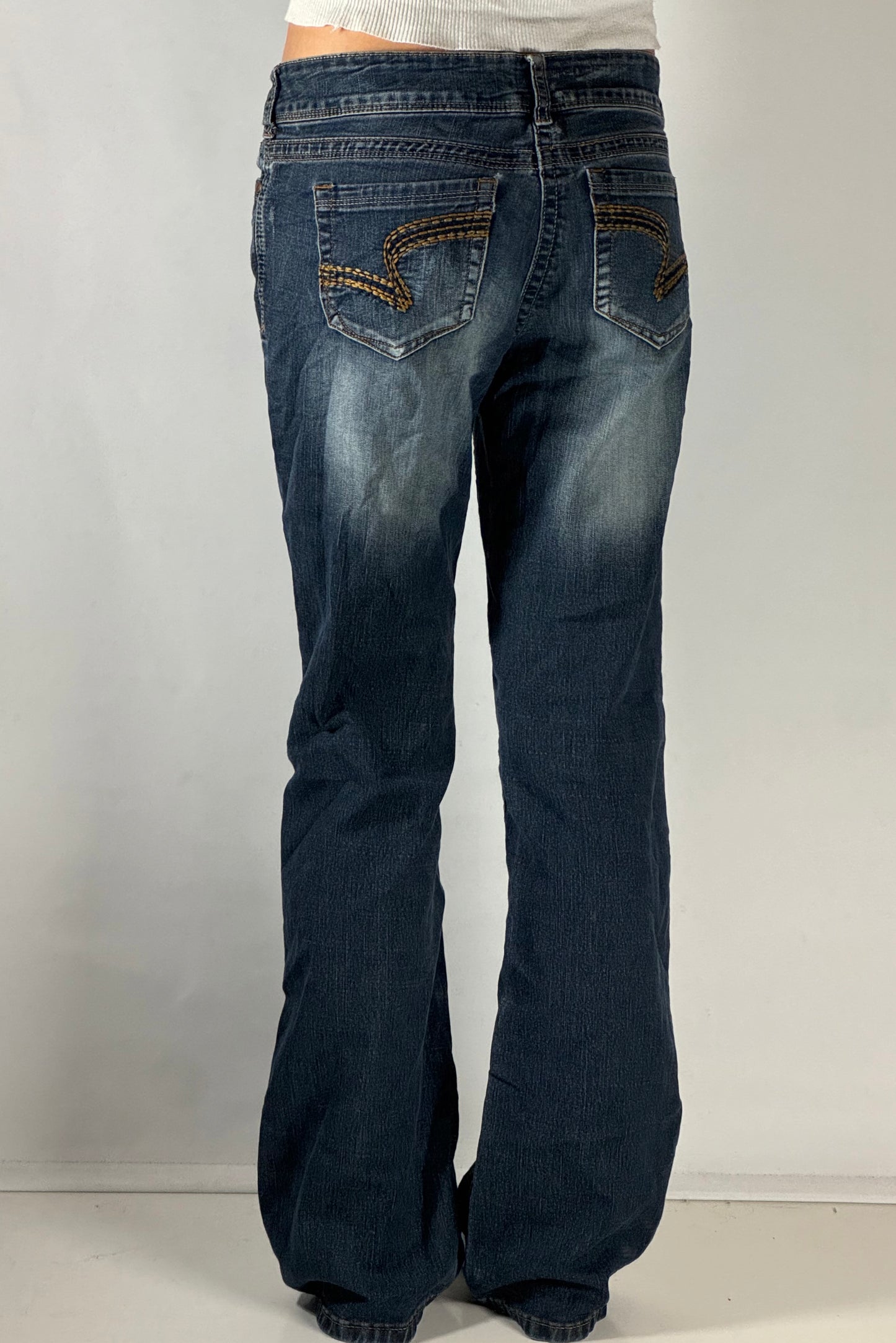 Utsvängda jeans stl: S