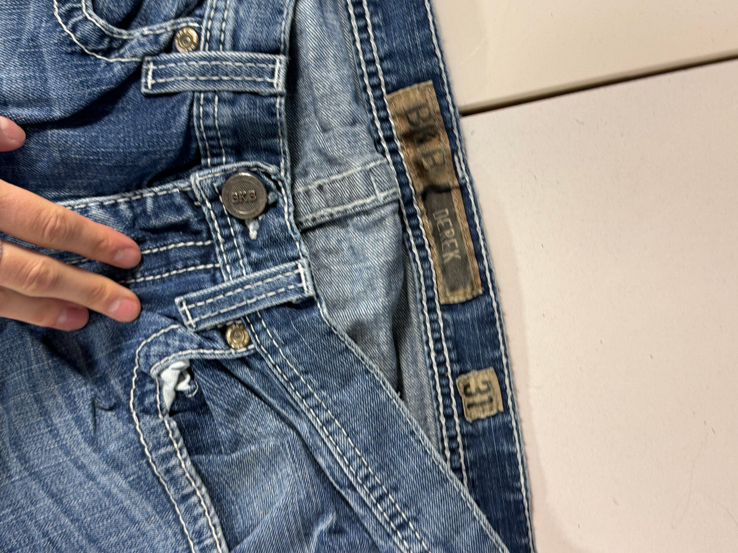 Utsvängda jeans stl: M