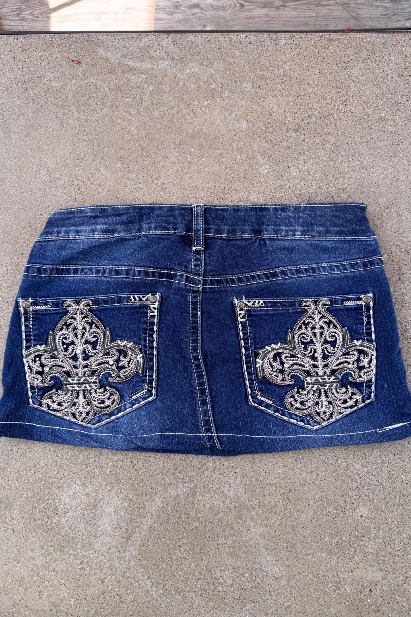 17 st jeanskjolar i blandade storlekar – second hand bundle