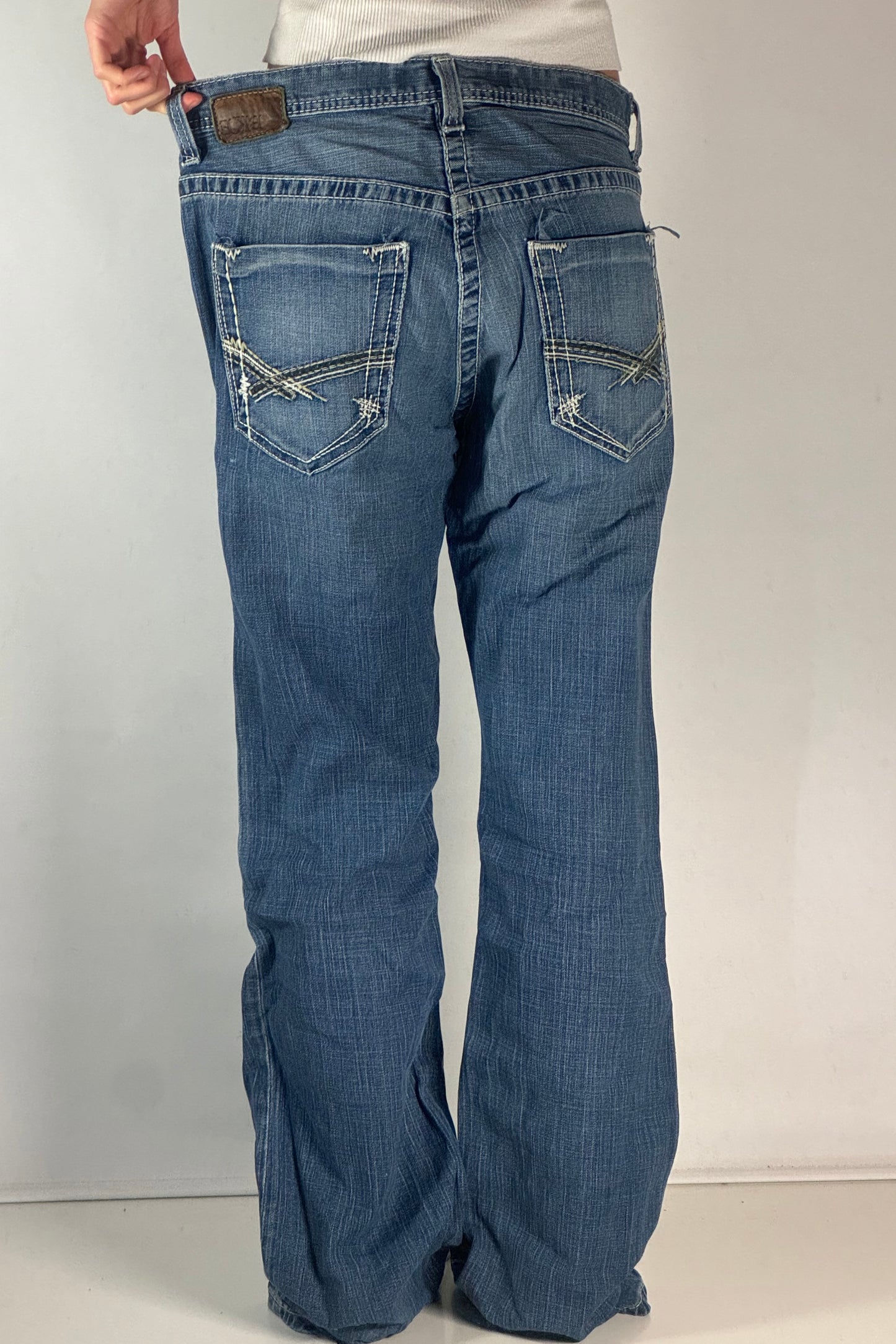 Utsvängda jeans stl: M