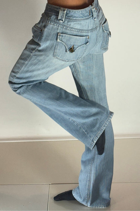 Utsvängda jeans–stl: M