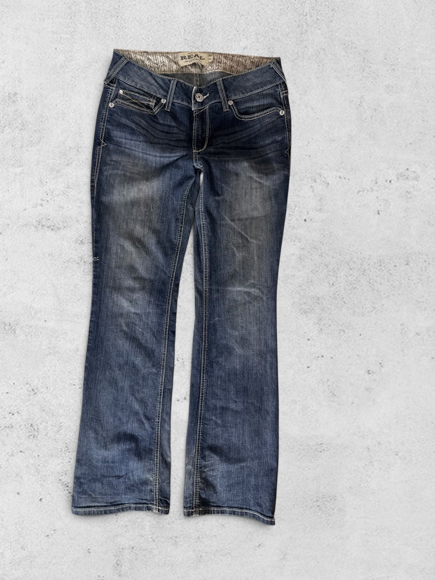 Utsvängda jeans stl: M