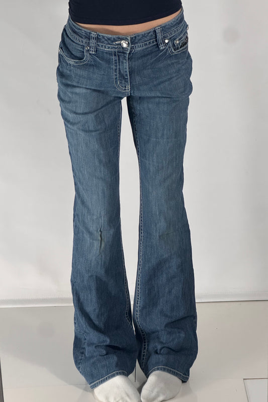 Utsvängda jeans stl: M