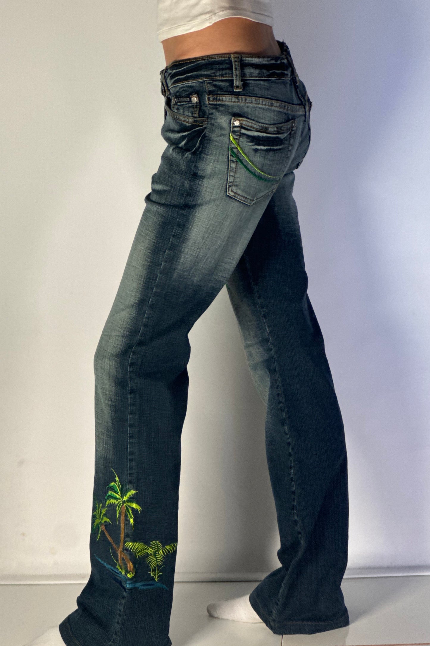 Utsvängda jeans stl: S