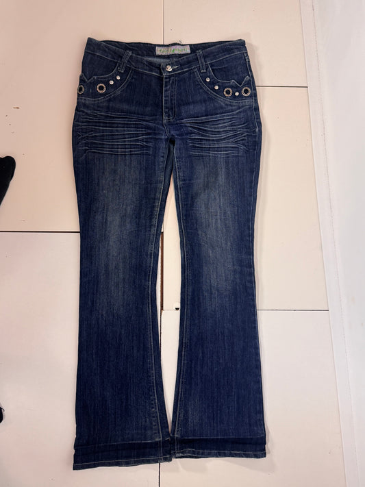 Utsvängda jeans stl: M