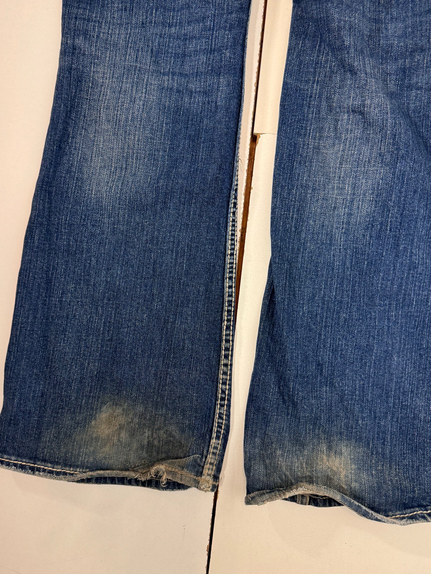 Utsvängda jeans stl: L
